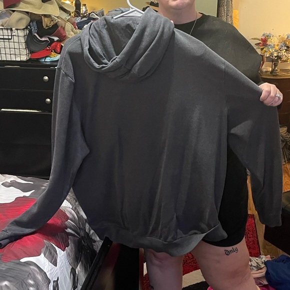 PUMA Hooded long sleeve sweatshirt - Picture 2 of 3